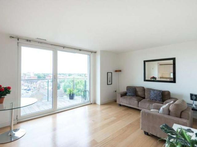 Apartment for sale in Hayes, Greater London