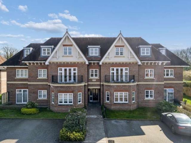 Apartment for sale in Bray Wick, Maidenhead