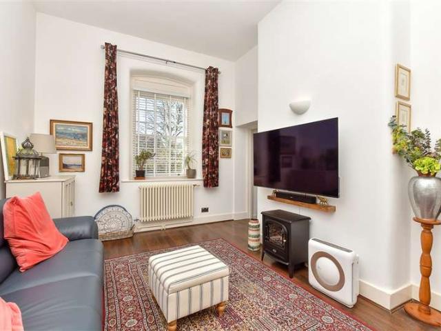 Apartment for sale in Midway, Kent