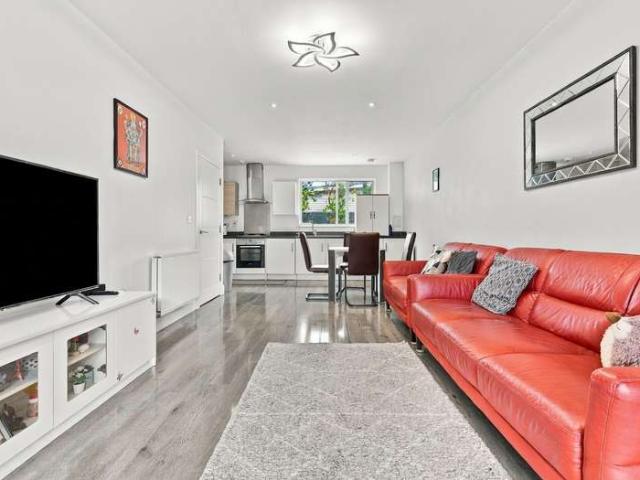 Apartment for sale in London Borough of Barking and Dagenham, Greater London