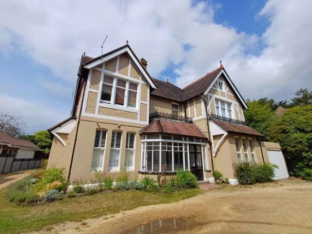 Apartment for sale in Charminster, Bournemouth