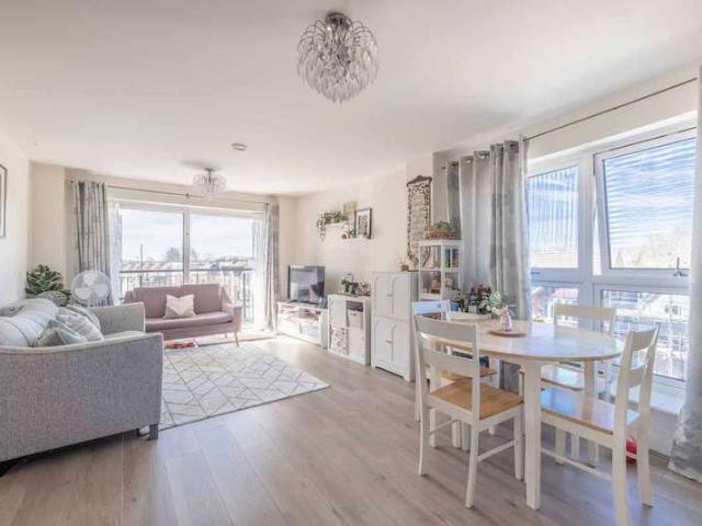Apartment for sale in Slough