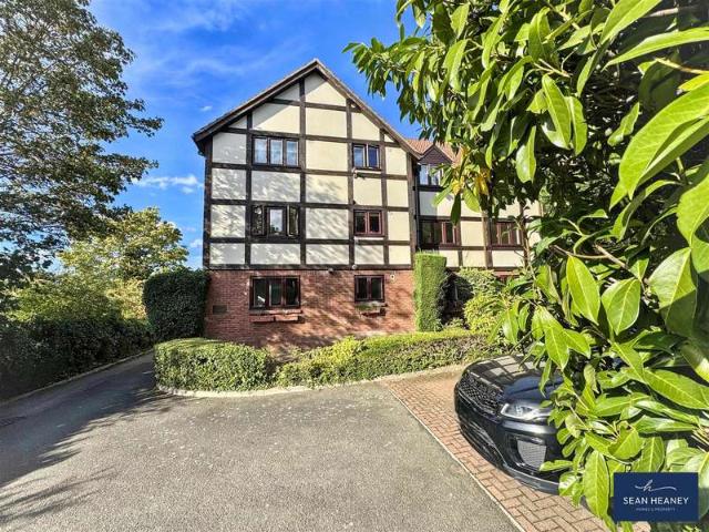 Apartment for sale in London Borough of Enfield, Greater London