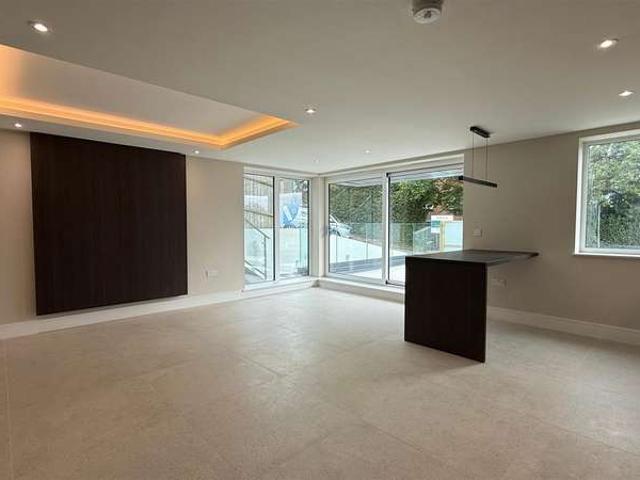 Apartment for sale in Poole