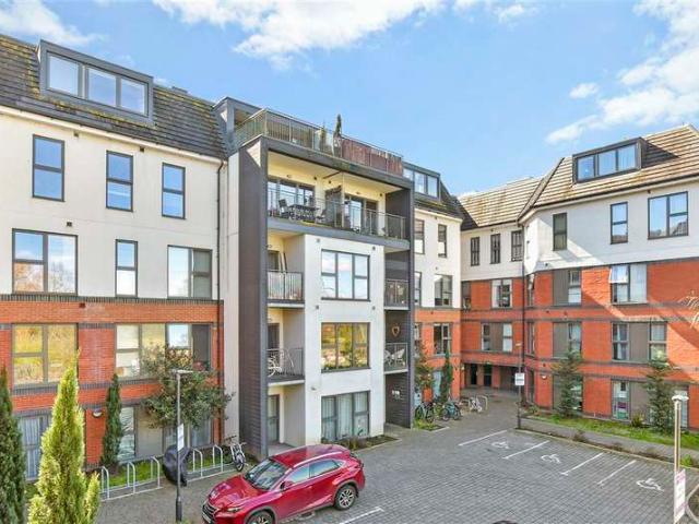Apartment for sale in Hackbridge, Greater London