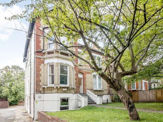 Apartment for sale in Tulse Hill, Greater London