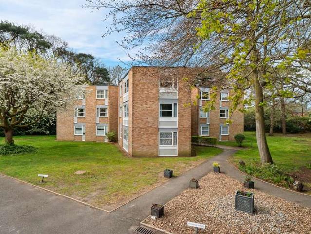 Apartment for sale in Weybridge, Elmbridge