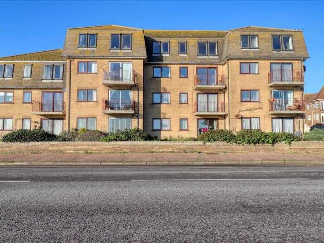 Apartment for sale in Holland-on-Sea, Dale Hill