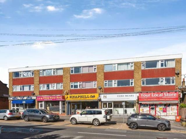 Apartment for sale in Knaphill, Woking