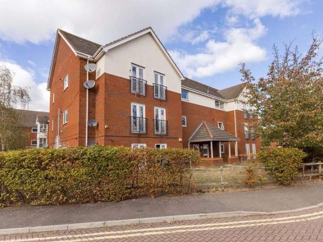 Apartment for sale in Langley, Slough