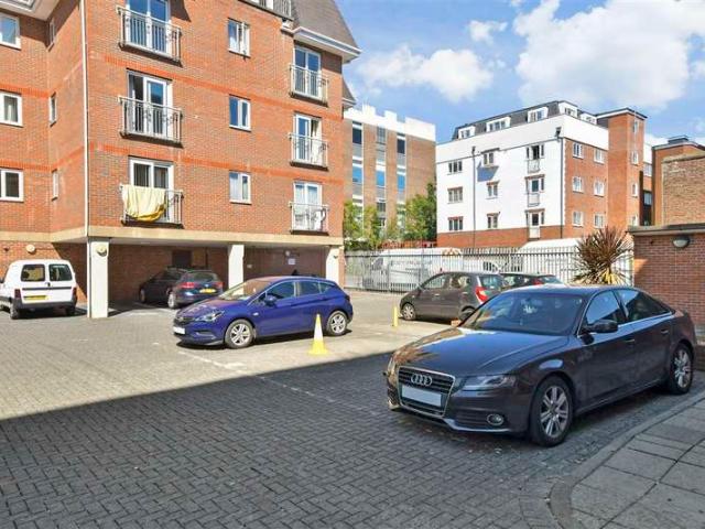 Apartment for sale in Cosham, City Of Portsmouth