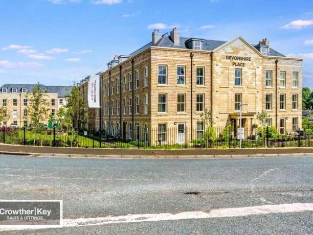 Apartment for sale in Charlesworth, East Midlands