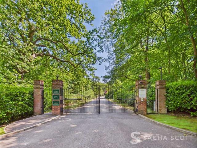 Apartment for sale in Red Hill, Surrey