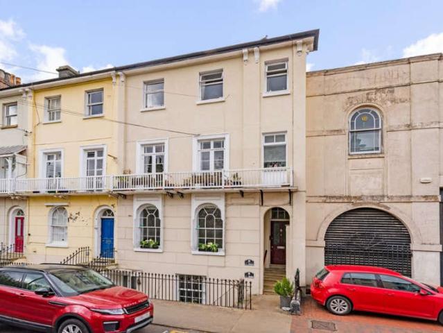 Apartment for sale in St James, Sandown Park