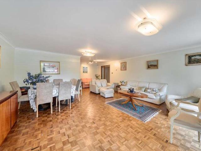Apartment for sale in London Borough of Harrow, Greater London