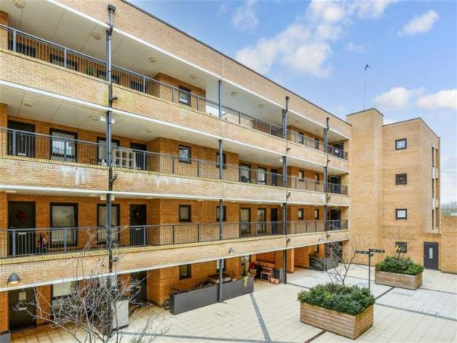 Apartment for sale in London Borough of Sutton, Greater London