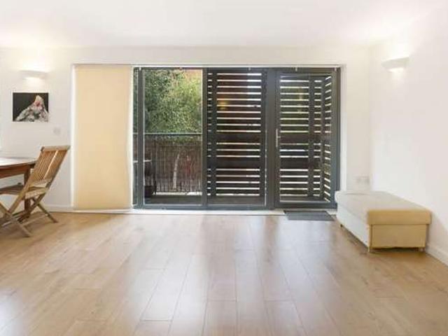 Apartment for sale in Barnsbury, Greater London