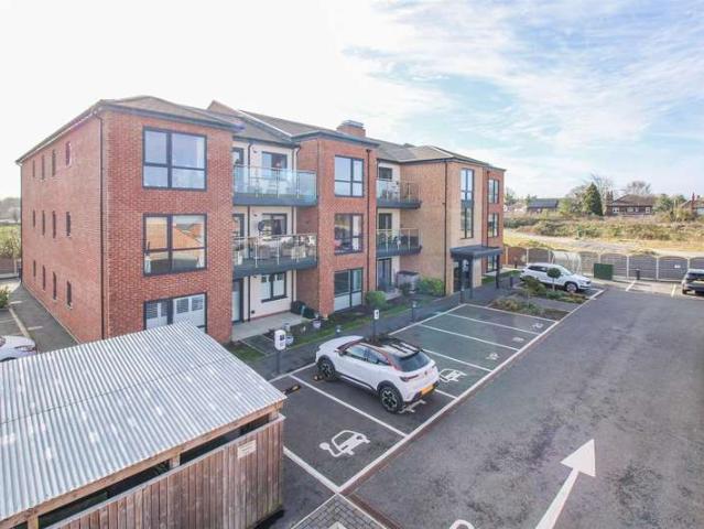 Apartment for sale in Walton, West Yorkshire