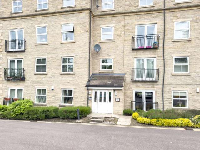 Apartment for sale in Brighouse, Bailiff Bridge