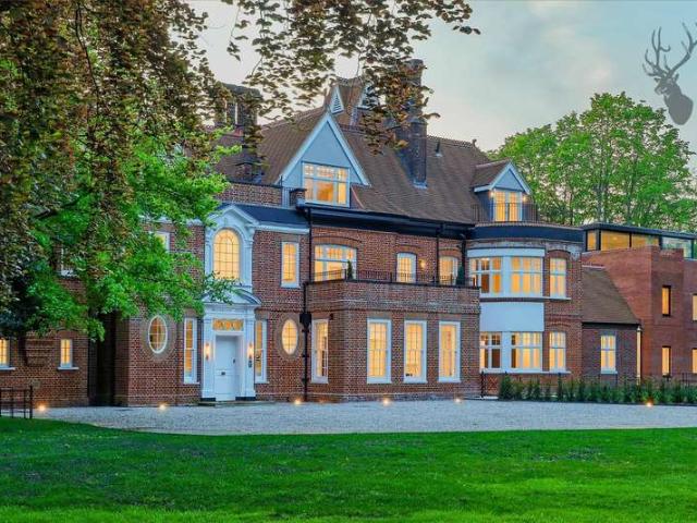 Apartment for sale in Epping, Essex