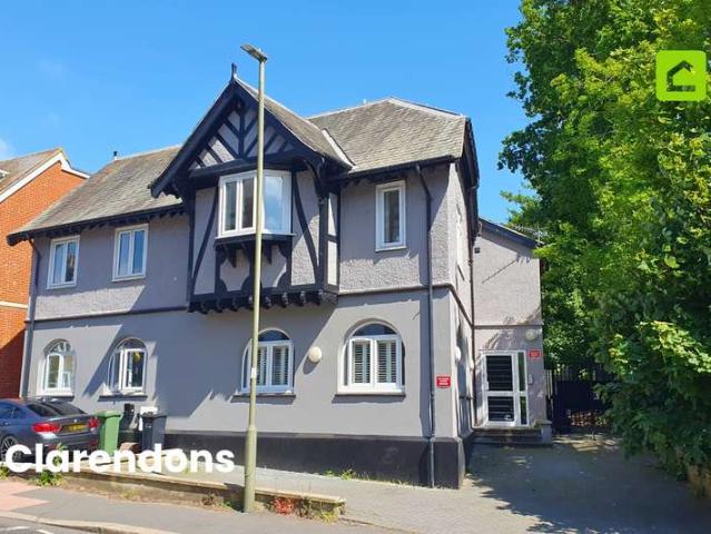 Apartment for sale in Red Hill, Surrey