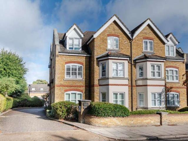 Apartment for sale in Strawberry Hill, Greater London