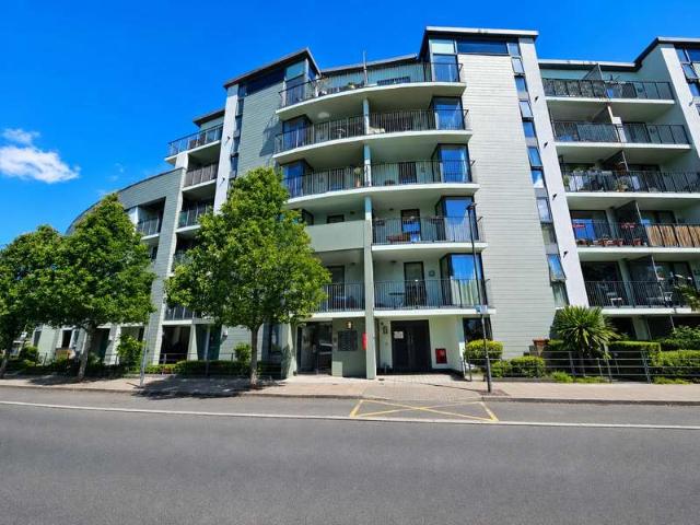 Apartment for sale in Colindale, Greater London