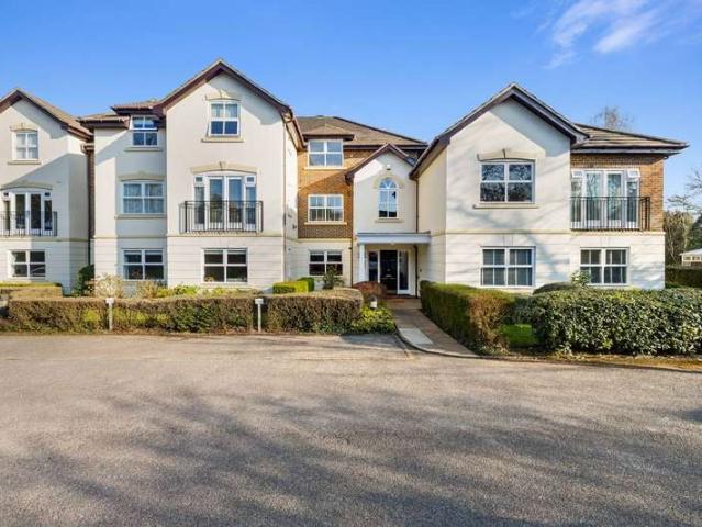 Apartment for sale in Red Hill, Surrey