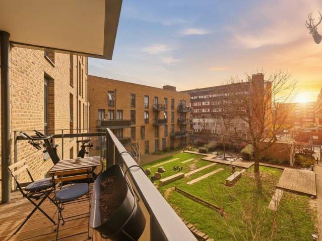 Apartment for sale in Bromley-by-Bow, Mile End