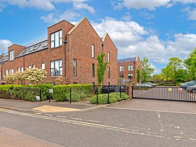 Apartment for sale in St Albans, Five Acres