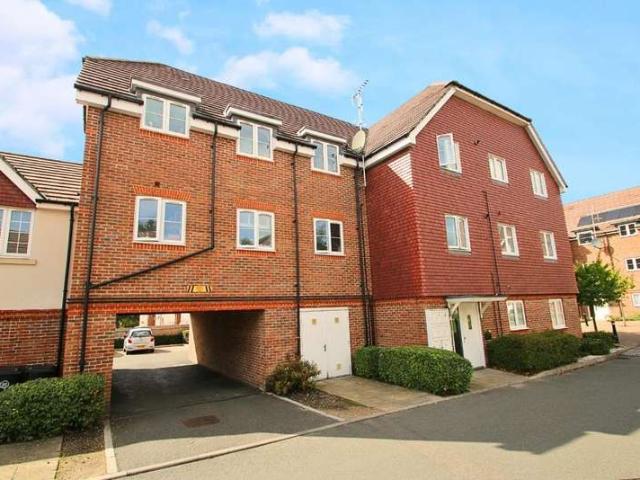 Apartment for sale in Woking, Surrey