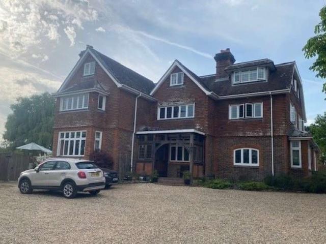 Apartment for sale in Horsham, West Sussex