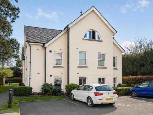 Apartment for sale in Red Hill, Surrey