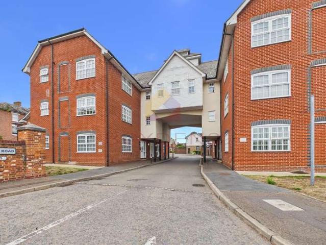 Apartment for sale in West Bergholt, Colchester