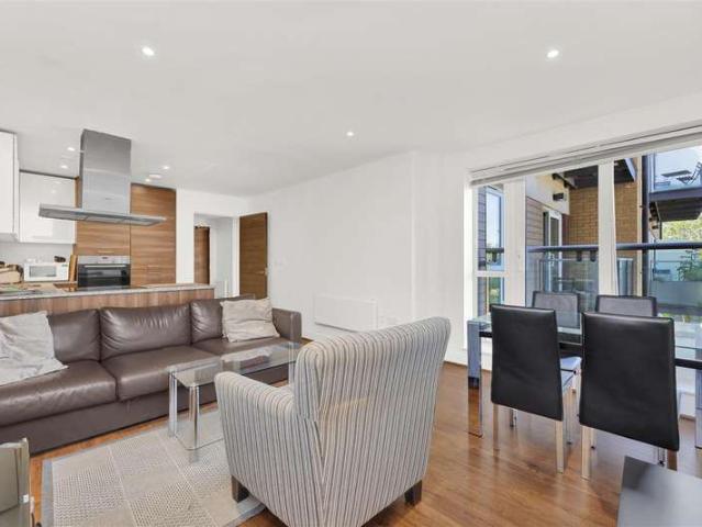 Apartment for sale in London Borough of Ealing, Greater London