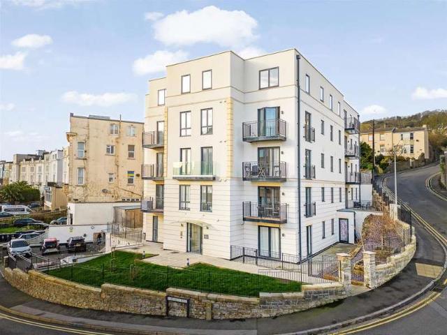 Apartment for sale in Weston-super-mare, North Somerset