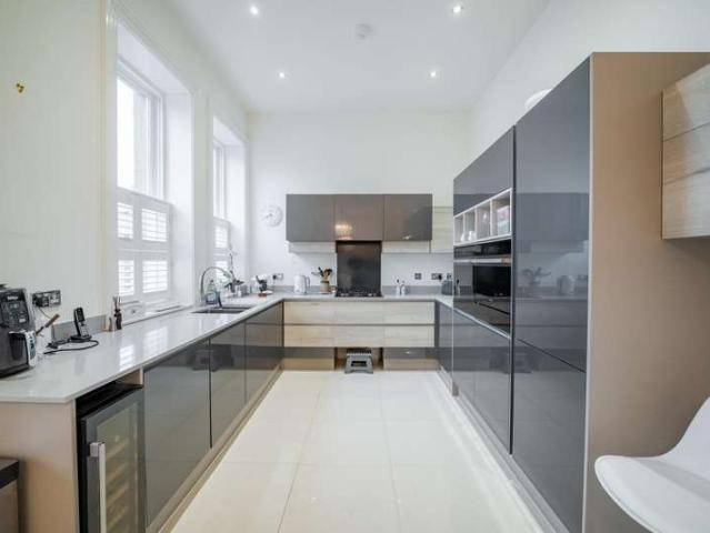 Apartment for sale in Tranmere Park, West Yorkshire