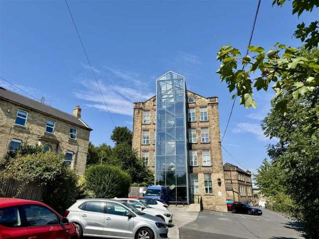 Apartment for sale in Bradley, West Yorkshire