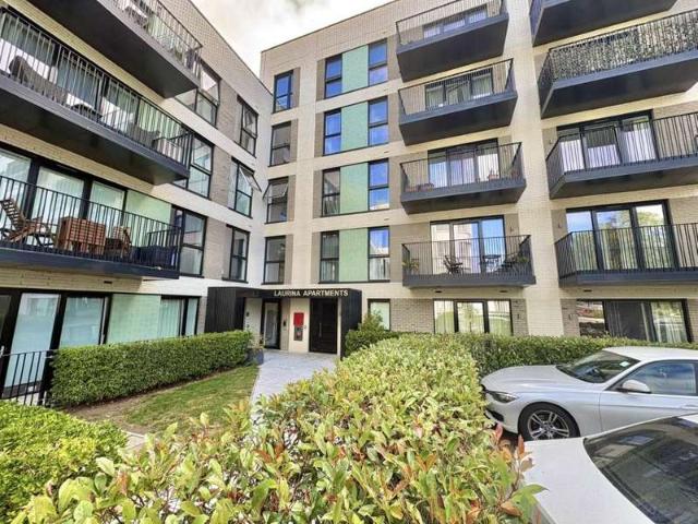 Apartment for sale in Hayes, Greater London
