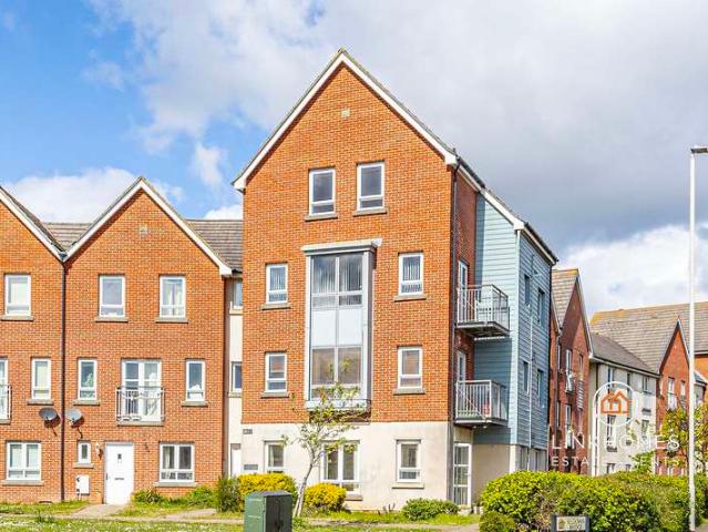Apartment for sale in Upper Parkstone, Poole