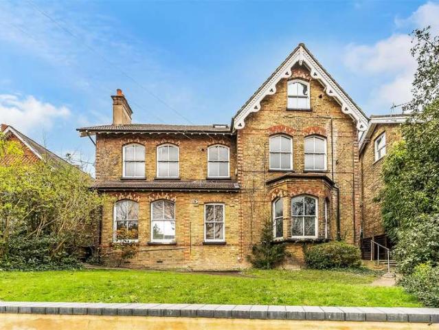 Apartment for sale in The Wrythe, Greater London