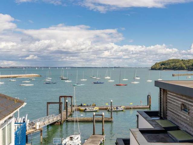 Apartment for sale in Cowes, Isle of Wight