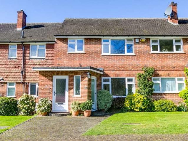 Apartment for sale in Oxshott, Elmbridge