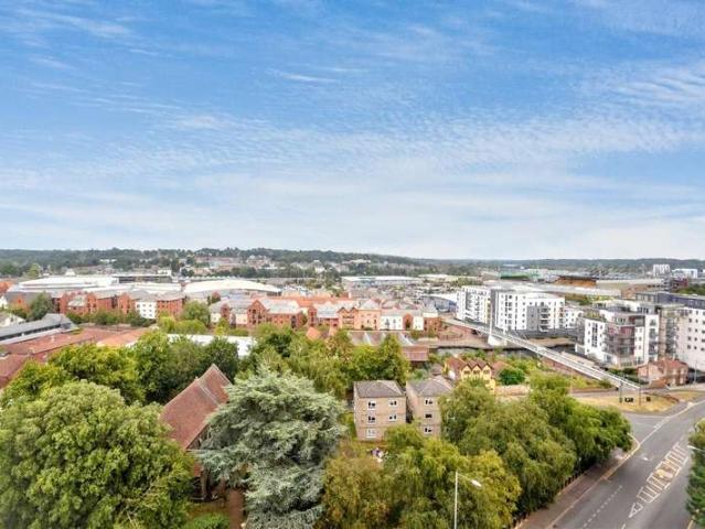 Apartment for sale in Lakenham, East Bank