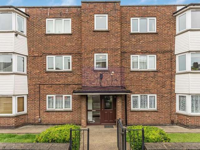 Apartment for sale in South Woodford, Greater London