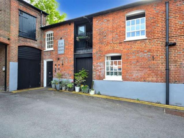 Apartment for sale in Wigginton, Pouchen End