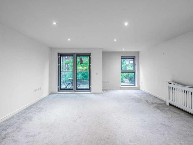 Apartment for sale in Battersea, Greater London