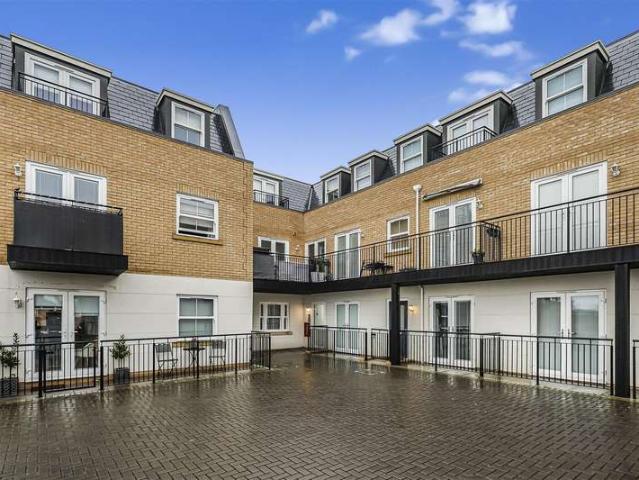 Apartment for sale in South Benfleet, Essex