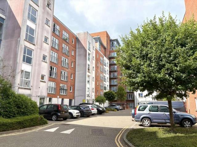 Apartment for sale in Poole