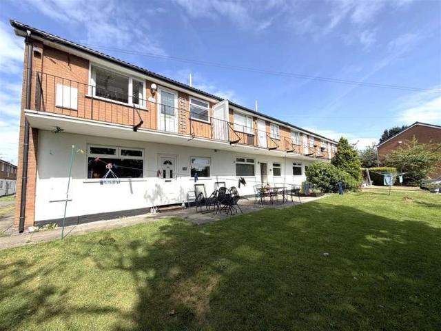 Apartment for sale in Daisy Hill, Lee Bank
